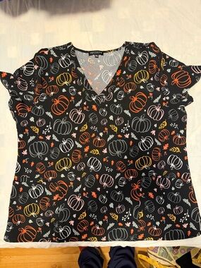 Black Pumpkin-Print V-Neck Women's scrub top